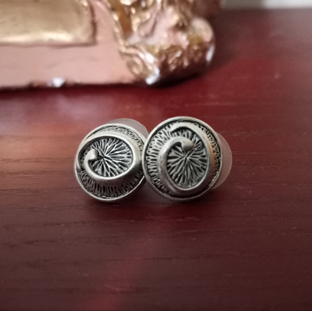 Vintage Oscar de la Renta earrings